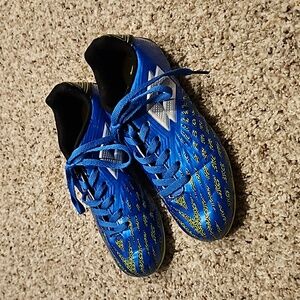 Lotto Soccer Cleats Size Y2